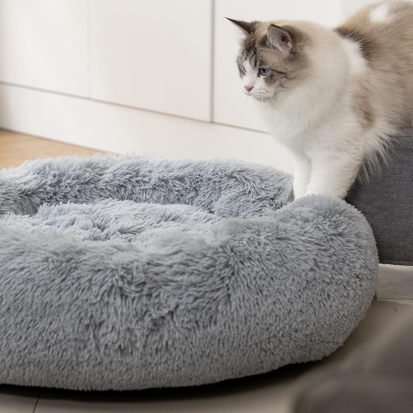 Anti-Anxiety Round Fluffy Plush Faux Fur Washable Pet Bed for Dogs and Cats, Ideal for Joint Relief and Improved Sleep (20", Light Grey)