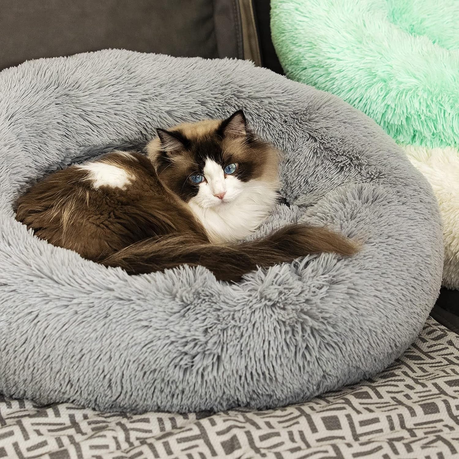 Anti-Anxiety Round Fluffy Plush Faux Fur Washable Pet Bed for Dogs and Cats, Ideal for Joint Relief and Improved Sleep (20", Light Grey)